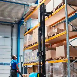 Hanselifter Deichselstapler E-LI-A12MG am Hochregal