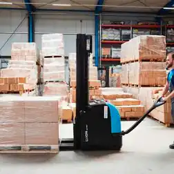 HanseLifter Deichselstapler E-LI-A12MG mit Palette